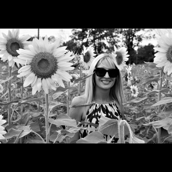 Meet your Posher, Jessica - Picture 2 of 3